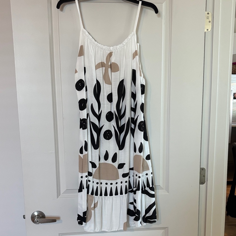 NWT Moda White Maxi Dress with Black & Tan Graphic Print - Picture 4 of 4